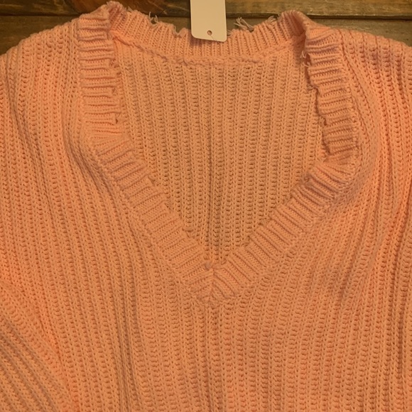 EUC women’s distressed sweater size large - Picture 3 of 4